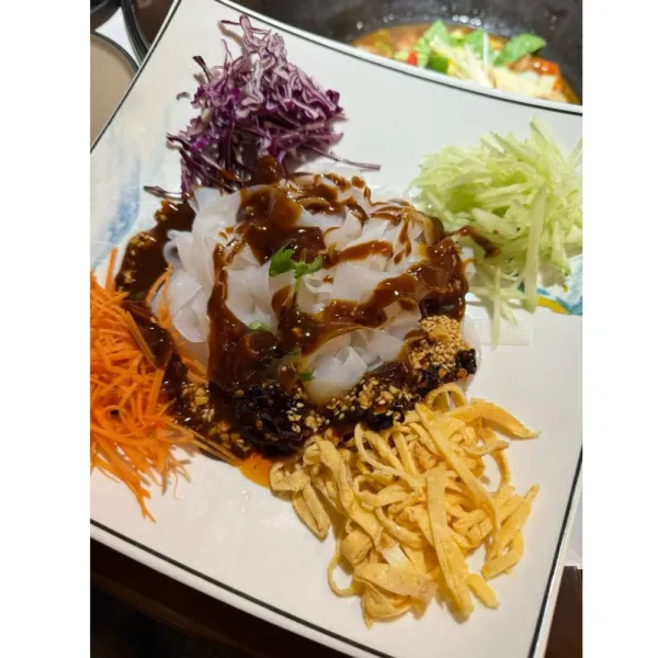 Fideos frios con salsa de sesamo