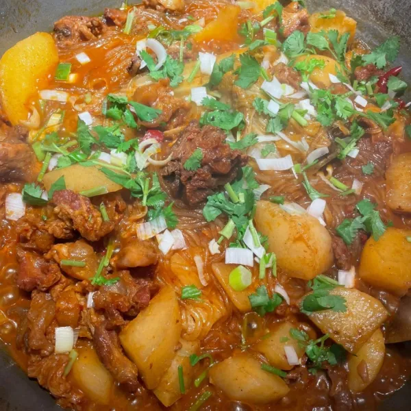 Guiso de tendones y huesos variados