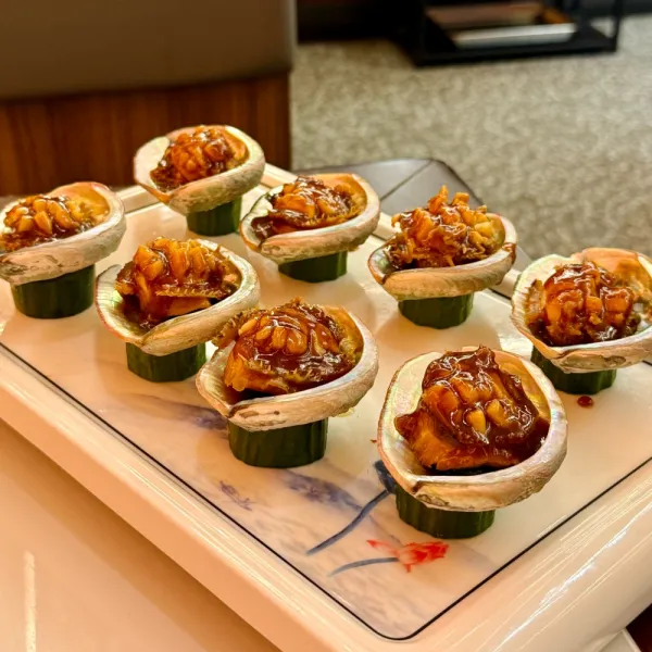 ABULON ESTOFADO CON SALSA (1U)